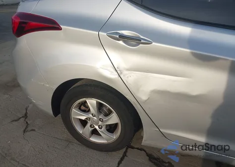 2014 Hyundai Elantra Se z USA, uszkodzony, nr VIN 5NPDH4AE3EH449453